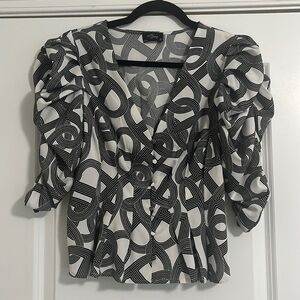 Size Small Black and White Pattern Puff Sleeve Shirt